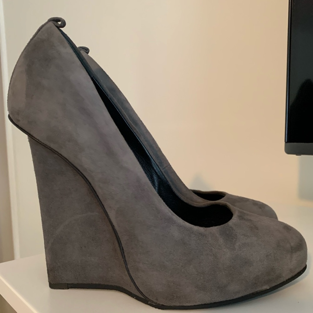 Giuseppe Zanotti Grey Suede heels size 7 gorgeous